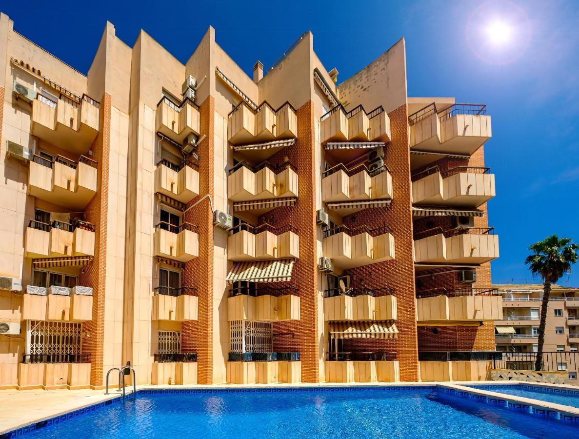 Holiday Royal Suite Concordia Torrevieja Bagian luar foto
