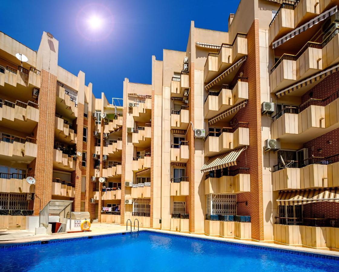 Holiday Royal Suite Concordia Torrevieja Bagian luar foto